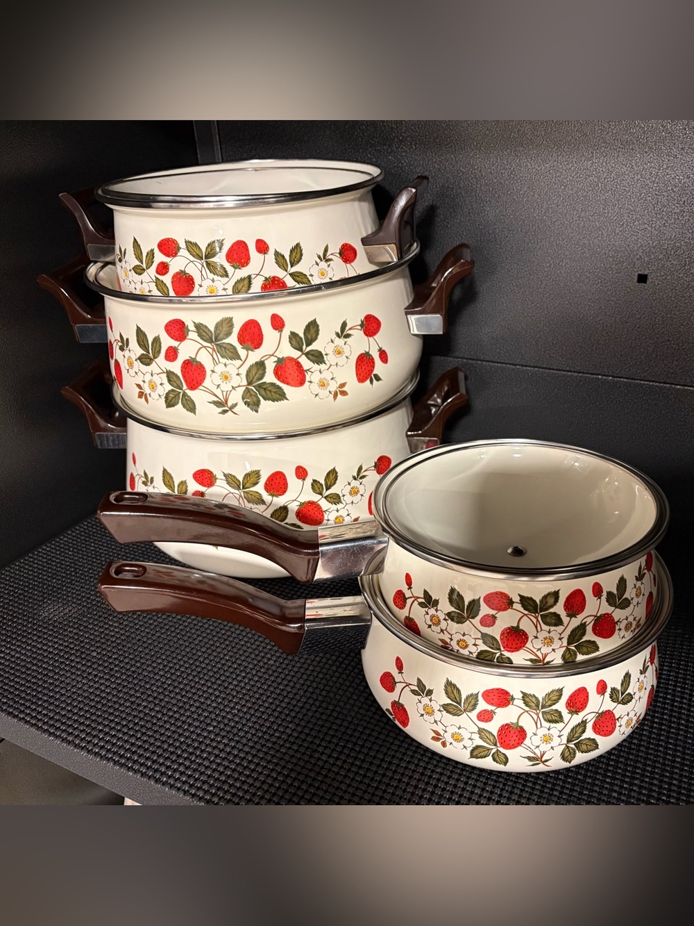 Sheffield Collection Cream Strawberry-Pattern Enamel Cookware